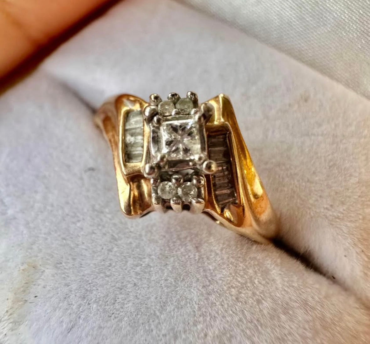 ✨ Elegant Diamond Ring in 10K Gold – Timeless & Refined ✨