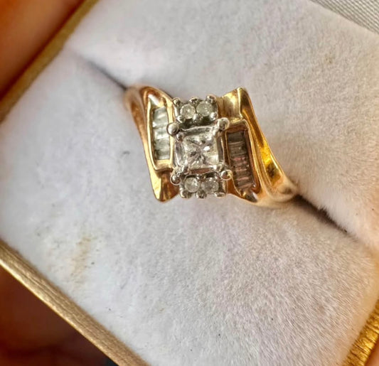 ✨ Elegant Diamond Ring in 10K Gold – Timeless & Refined ✨