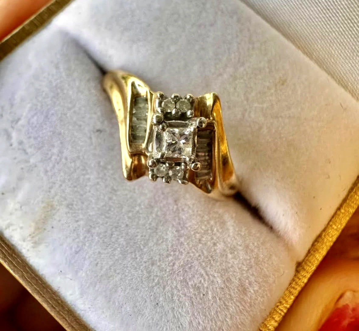 ✨ Elegant Diamond Ring in 10K Gold – Timeless & Refined ✨