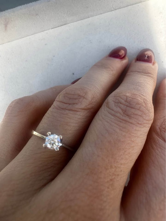 Solitair White Gold Engeemnt Ring
