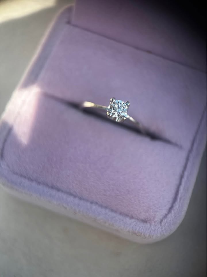 Solitair White Gold Engeemnt Ring