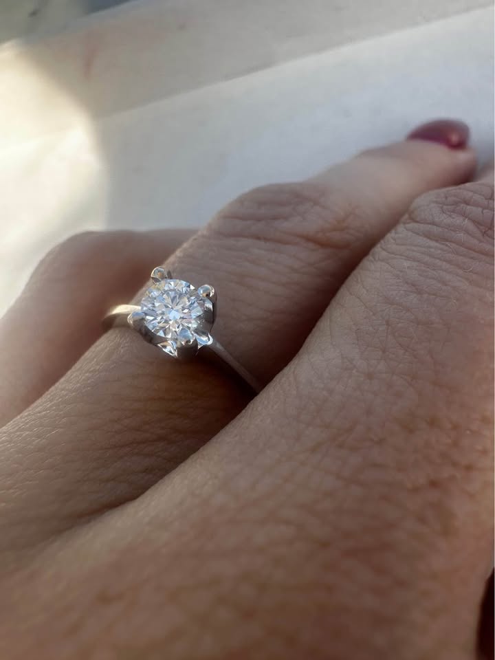 Solitair White Gold Engeemnt Ring