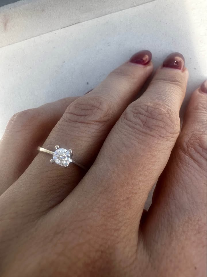 Solitair White Gold Engeemnt Ring