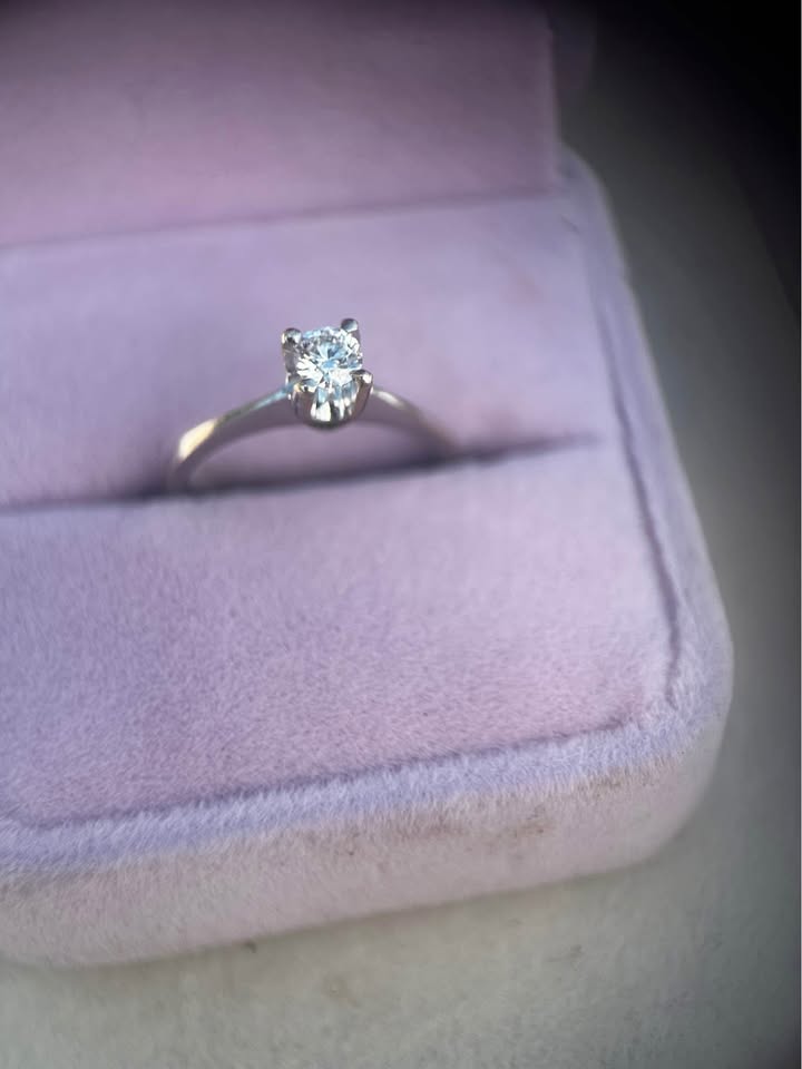 Solitair White Gold Engeemnt Ring